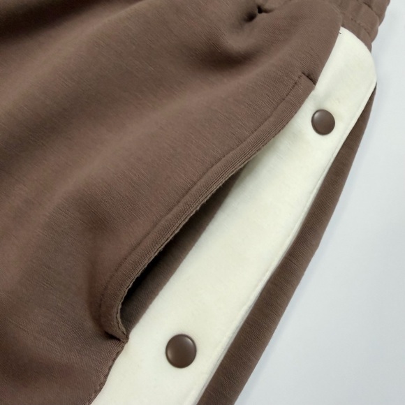 Love Tree Boutique 2-Piece Lounge / Athleisure Set – Size M - Picture 9 of 14